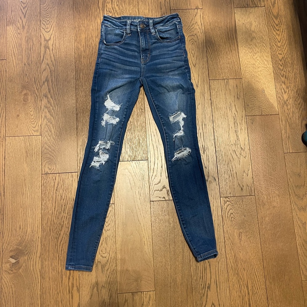 Medium wash skinny Jean with rips